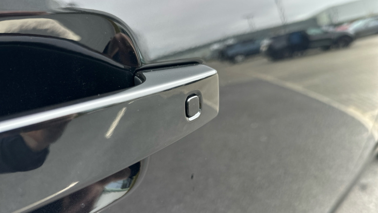 Land Rover Defender 3.0 D350 X-Dynamic SE 110 5dr Auto Diesel Estate